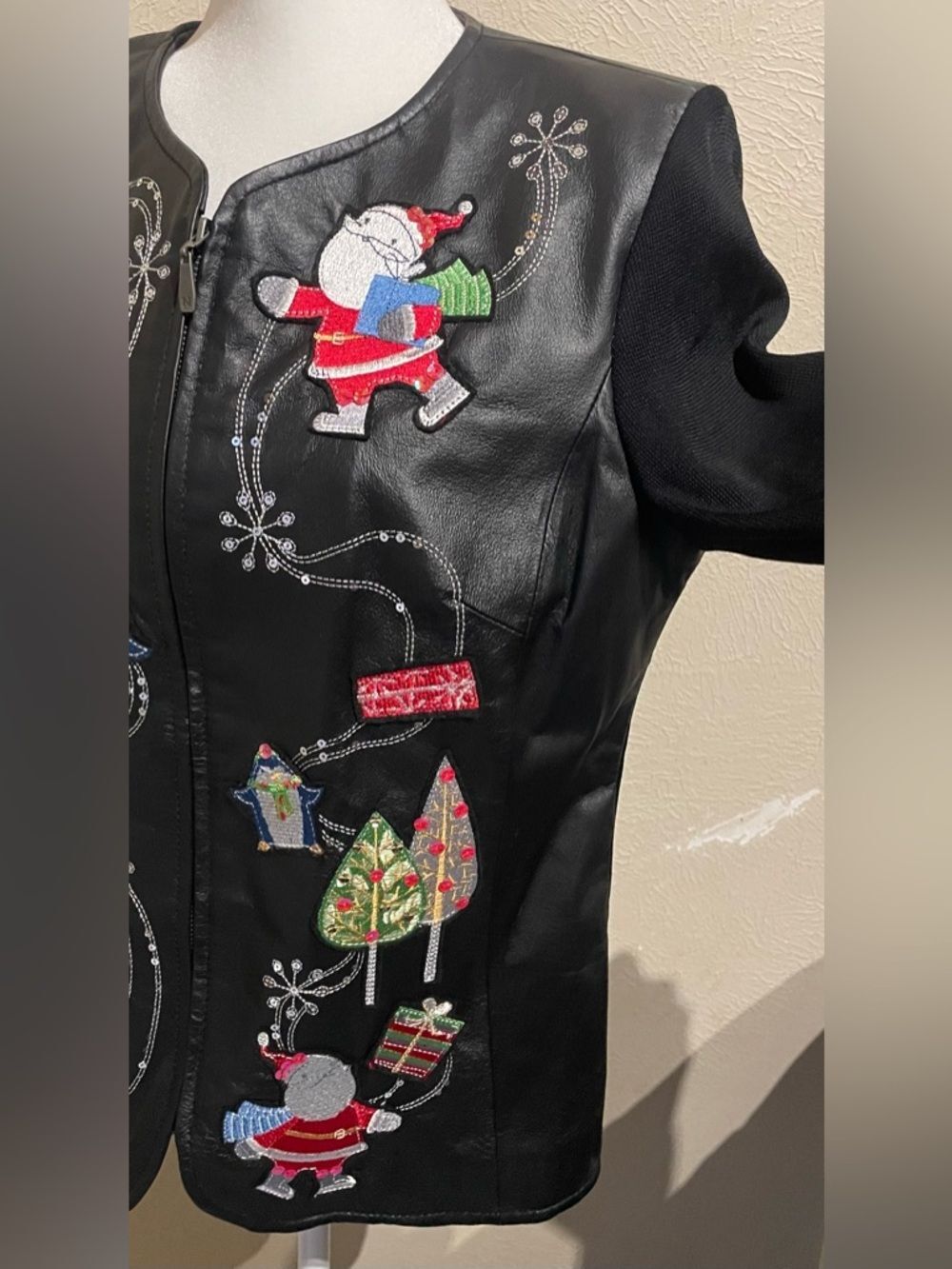 Peter Nygård NWT Women’s Size M 2011 Limited Edition Christmas Leather Jacket PM - Picture 5 of 14